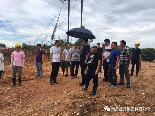 集团高管前往新建江拖路道路工程现场协调工作