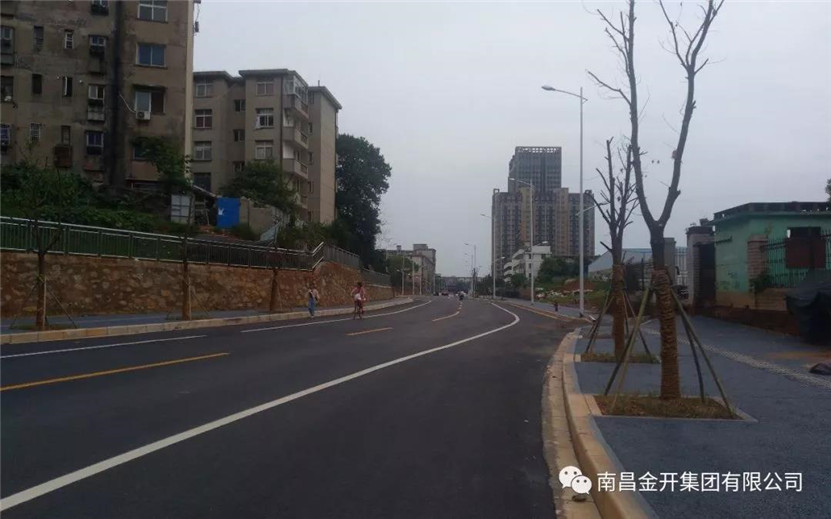 通车啦!经开区首条彩色透水砼道路完工通车