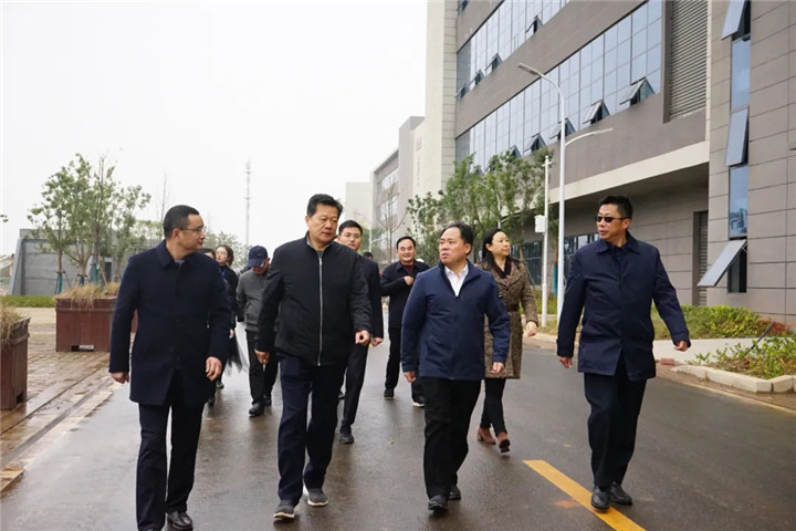 管委会主任于立山调研集团儒乐湖新城重大重点项目建设