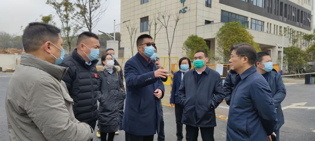 区党工委委员、管委会副主任张磊深入蛟桥医院项目现场调