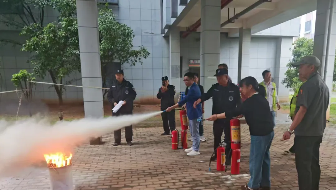 枫林产业公司联合消防维保单位开展消防操作培训