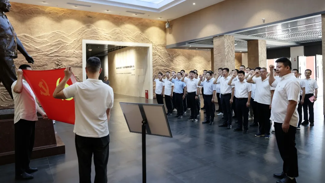 追寻伟人足迹，弘扬八一精神——集团退役老兵走进小平小道